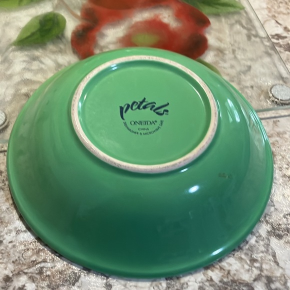 Vintage ONEIDA PETALS SEA FOAM COUPE SALAD/SOUP BOWLS SET OF 2 - Picture 5 of 8